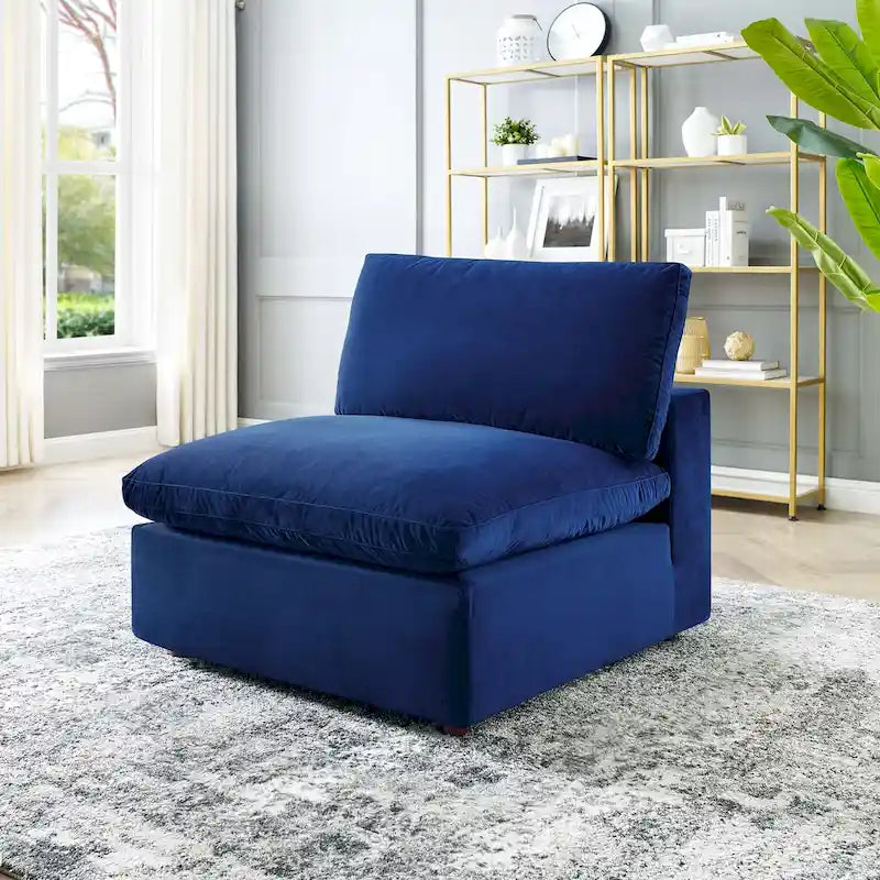 Fauteuil sans accoudoirs en velours haute performance garni de duvet et surpiqué