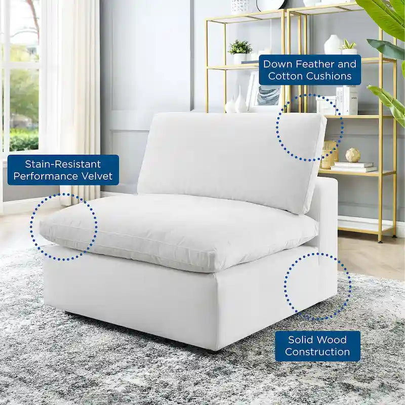 Fauteuil sans accoudoirs en velours haute performance garni de duvet et surpiqué