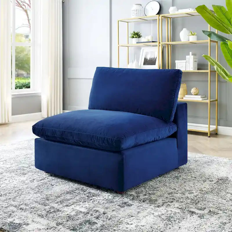 Fauteuil sans accoudoirs en velours haute performance garni de duvet et surpiqué