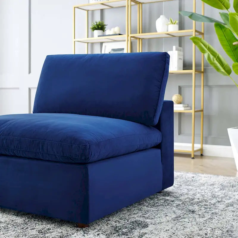 Fauteuil sans accoudoirs en velours haute performance garni de duvet et surpiqué