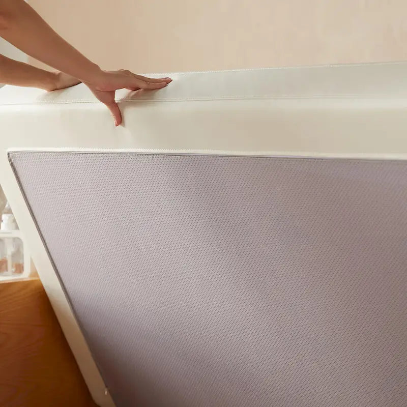 Canapé en coton beige avec cadre en bois